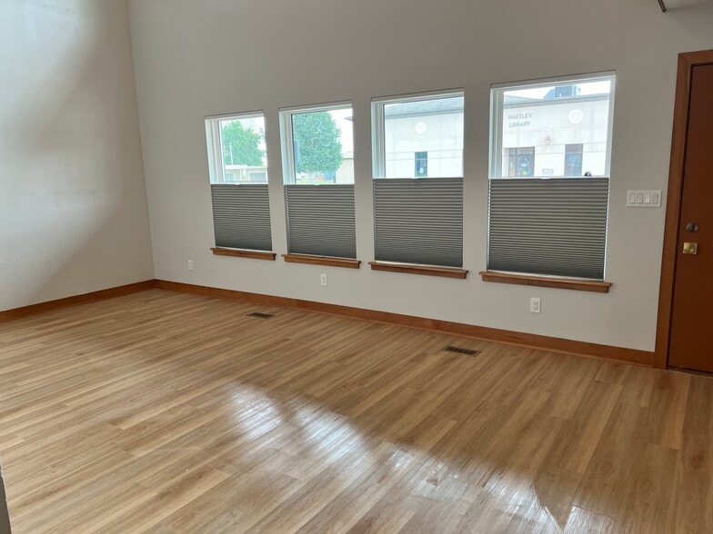 Living Room - 90 1st St SE