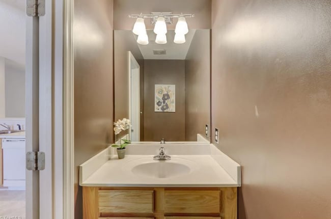 Building Photo - Amazing 2 bedroom 2.5 bathroom townhouse in NW Greensboro Keswick Place. Lawn care included.