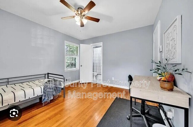 Building Photo - 4106 N Shallowford Rd