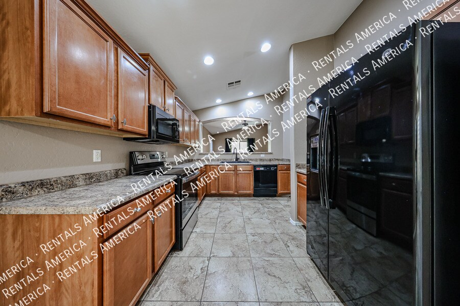 Building Photo - 36322 W Alhambra St