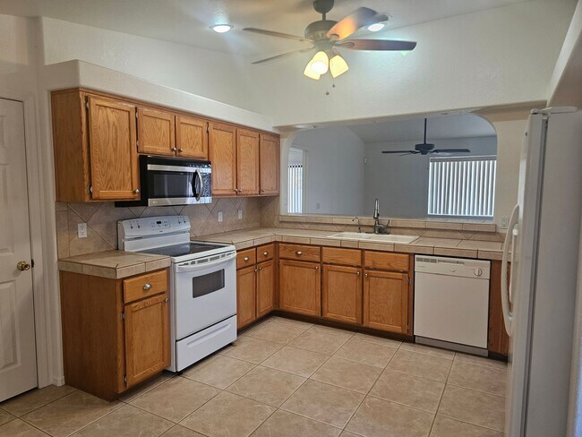 Building Photo - Unfurnished Long Term Pool & Spa