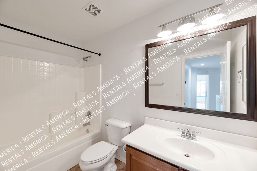 Building Photo - 1809 E Patrick Ln