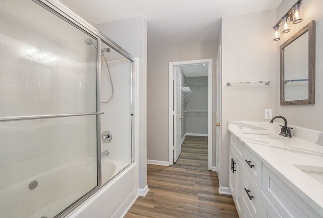 Building Photo - Elegant 4-bedroom Ballantyne home located ...