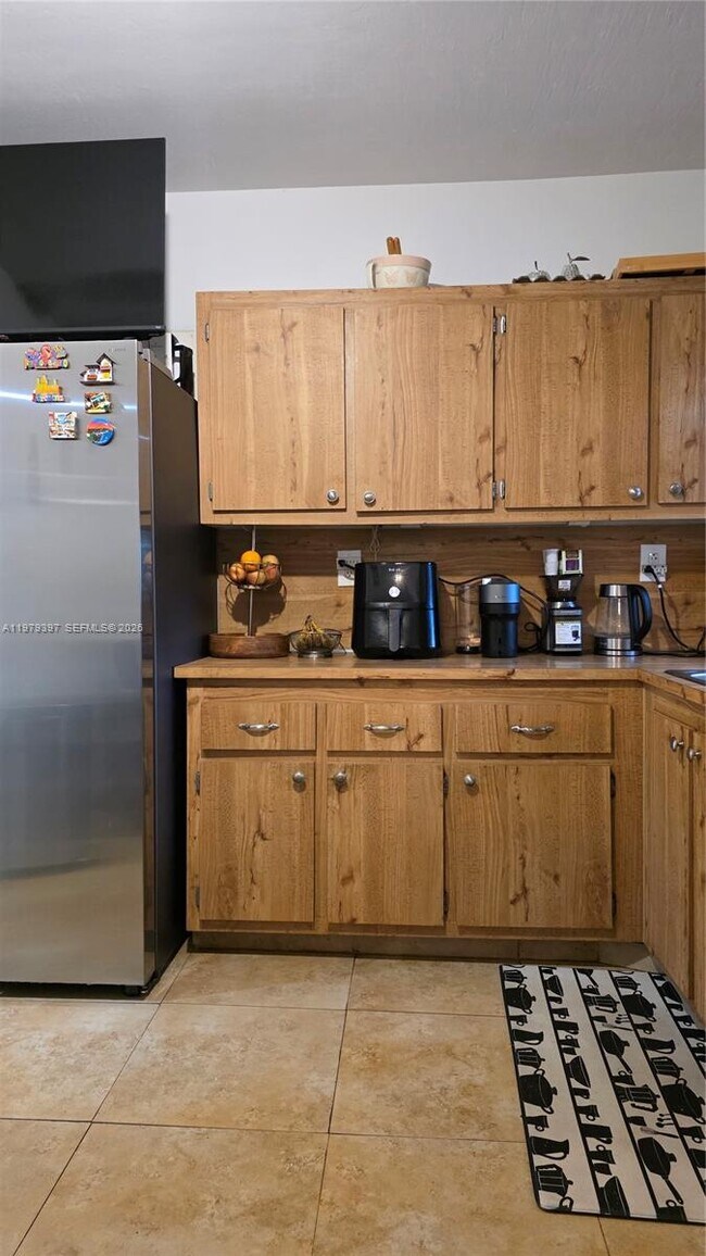 Building Photo - 750 NE 199th St