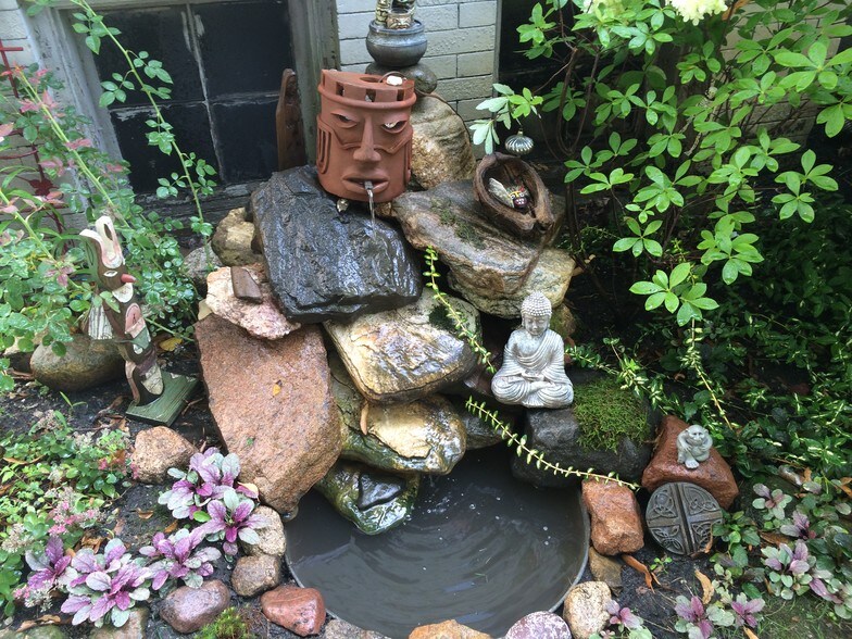 Building Photo - 2909 W Dickens Ave