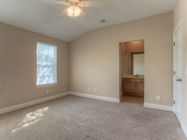 Building Photo - 204 Aberdeen Pond Dr