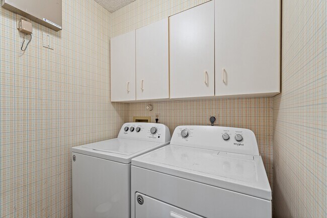 Building Photo - 18213 SE Fairview Cir