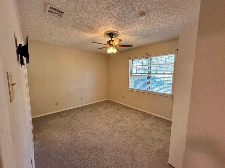 Building Photo - 8507 Bosque Blvd
