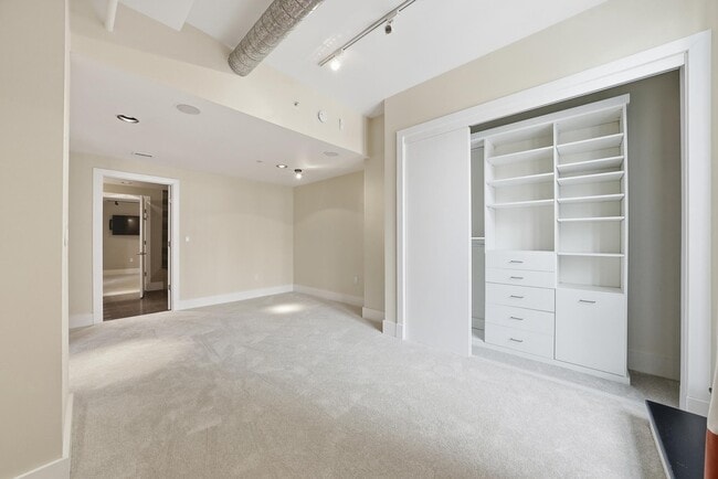 Building Photo - 1615 N Queen St