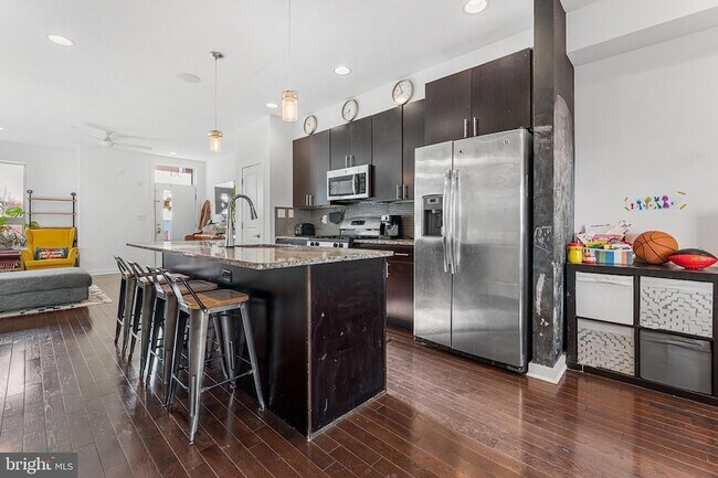 Building Photo - 2013 E York St