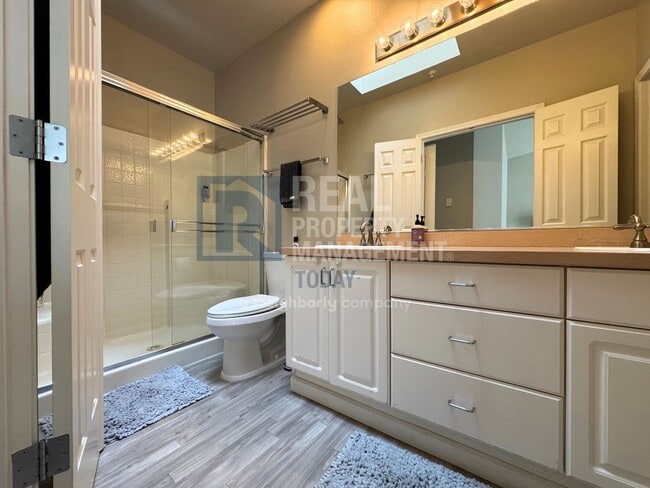 Building Photo - Beautifully Furnished 3 Bedroom Condo!