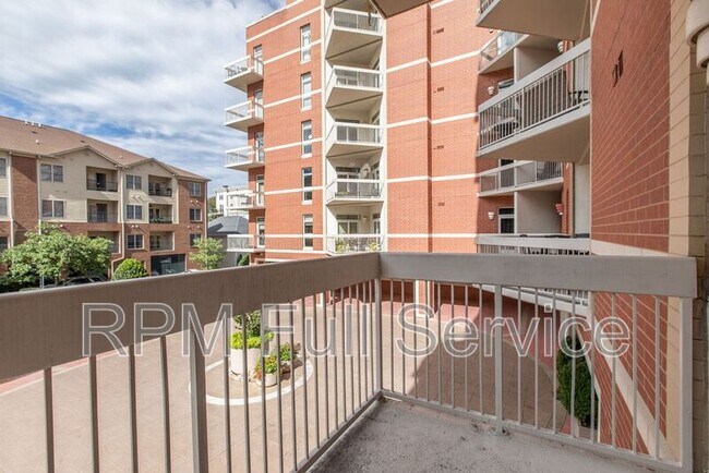 Building Photo - 110 31st Ave N