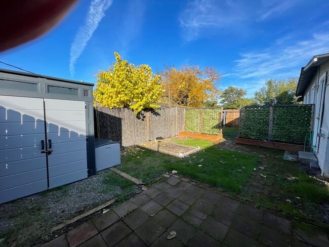 Building Photo - Charming 2 Bed 1 Bath Medford Home