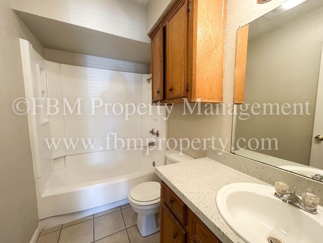 Building Photo - 1401 Old Bardwell Rd