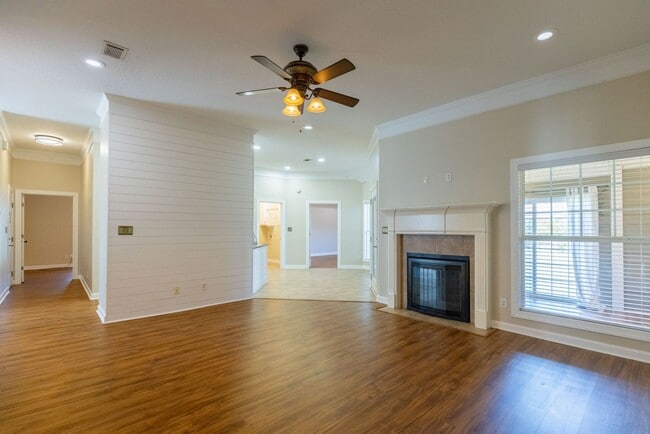 Building Photo - 4004 Grey Oak Dr