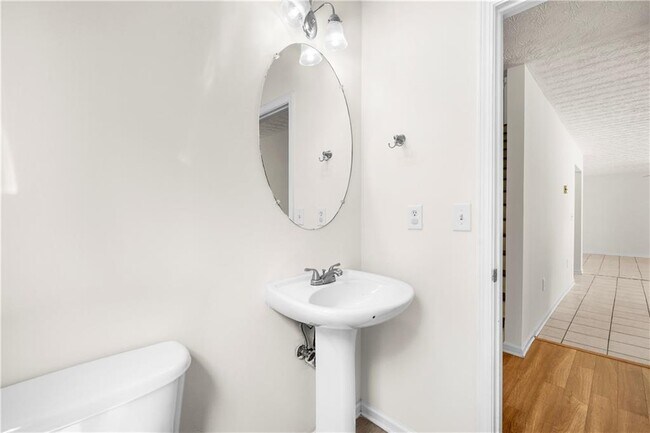 Building Photo - 3740 Crescent Walk Ln NE