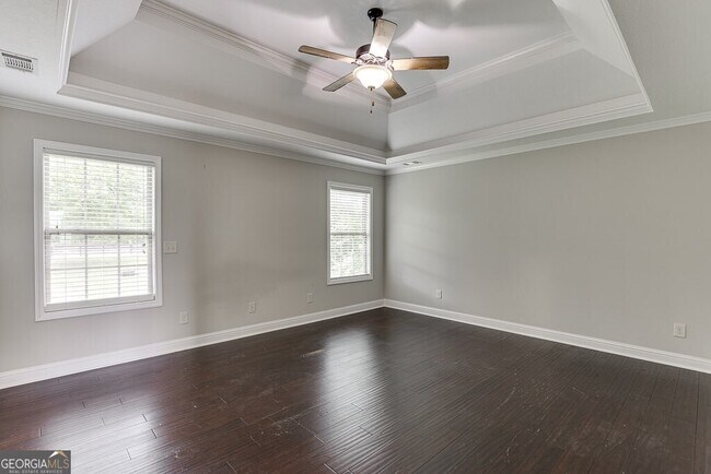 Building Photo - 323 Deer Run Dr