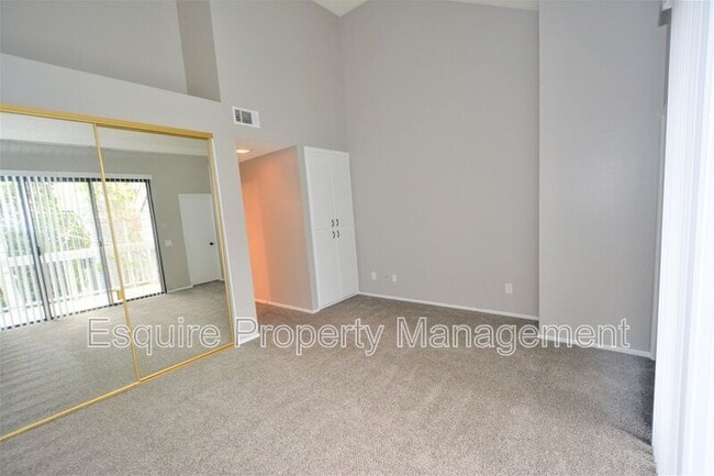 Building Photo - 703 Arneill Rd