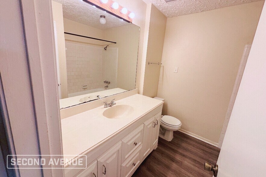 Building Photo - 3734 Xenophon Dr