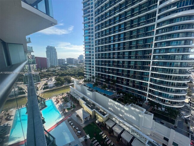 Primary Photo - 1300 S Miami Ave