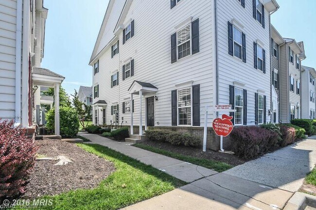 Building Photo - 2109 Bristol Dr