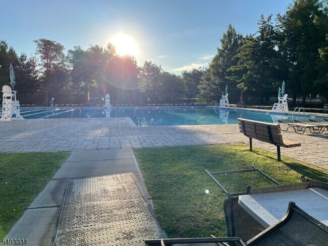 Building Photo - 33 Dorchester Dr