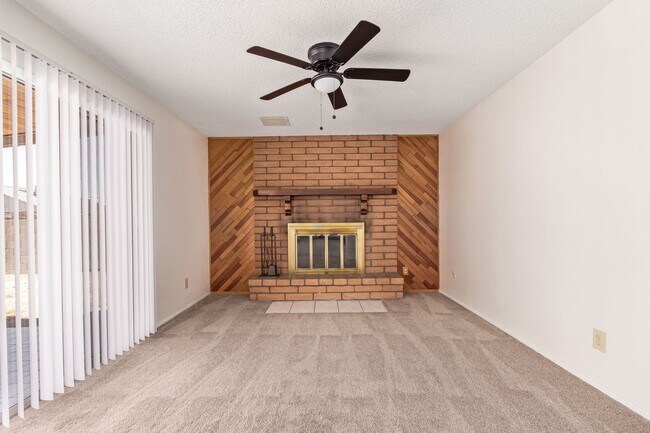 Building Photo - Comfortable 3-Bed, 2-Bath Home in Glendale...
