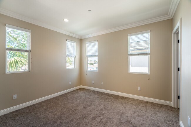 Building Photo - 3838 Tilden Ave