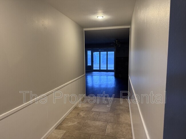 Building Photo - 2118 Westbrook Ave