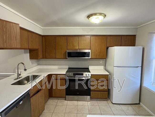 Building Photo - 9616 Vinca Cir