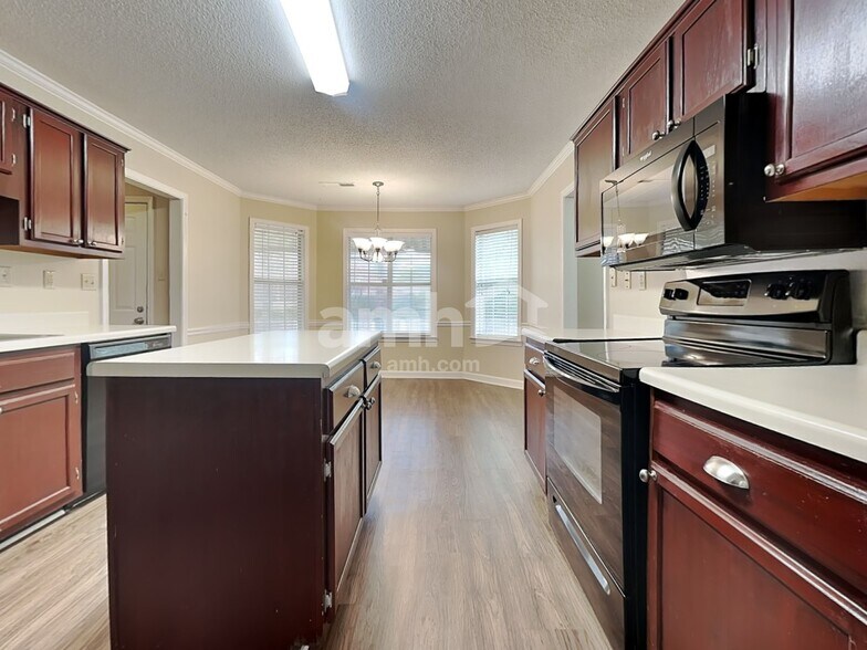 Building Photo - 6556 Brickmont Rd