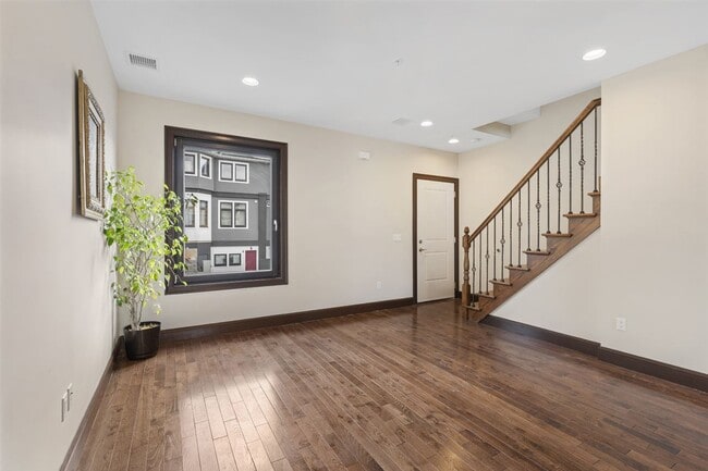 Building Photo - 585 Hoboken Rd