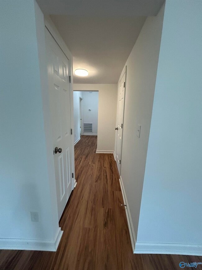 Building Photo - 614 Maple Rd