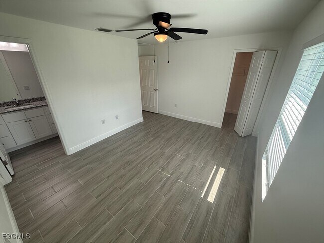 Building Photo - 915 Graystone Ave