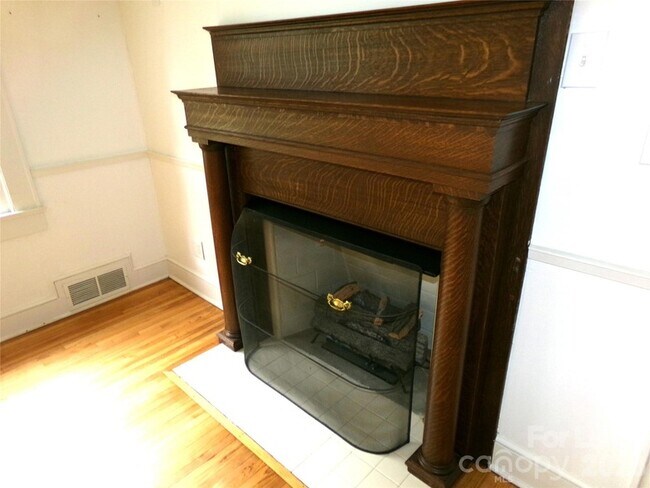 Building Photo - 1631 Maple Ave