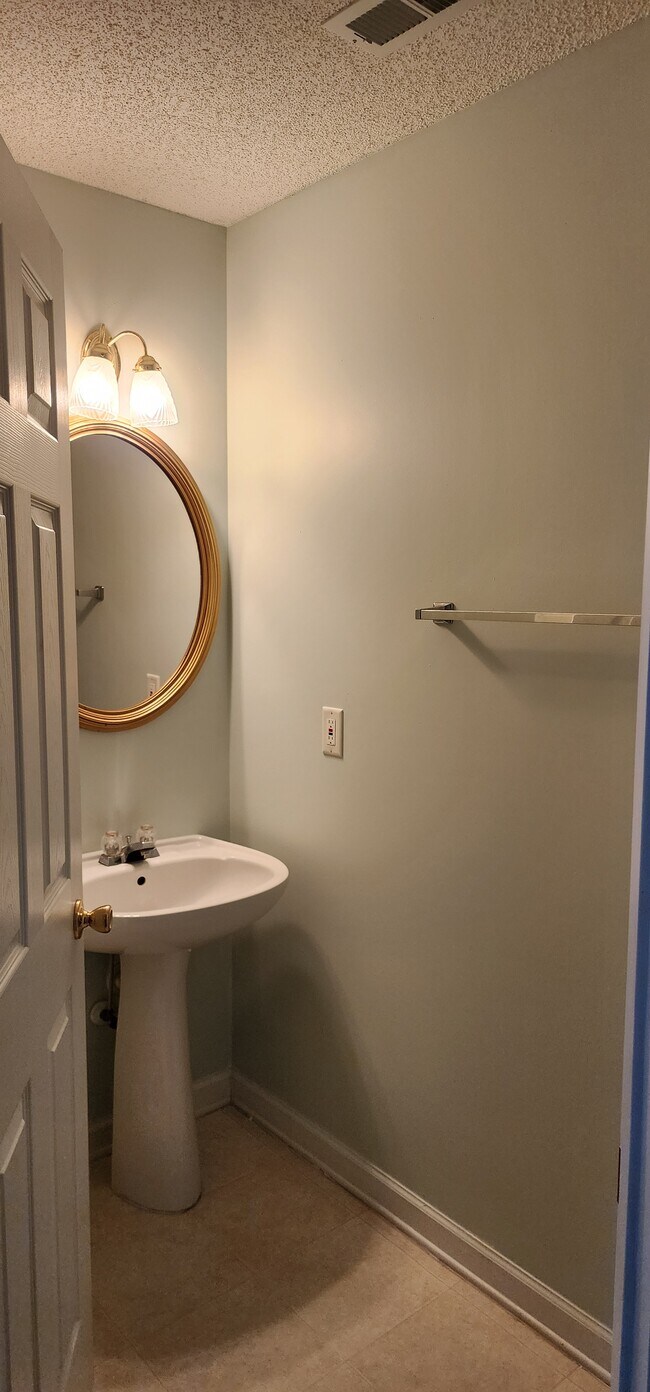 Building Photo - 4 Ledgerock Way