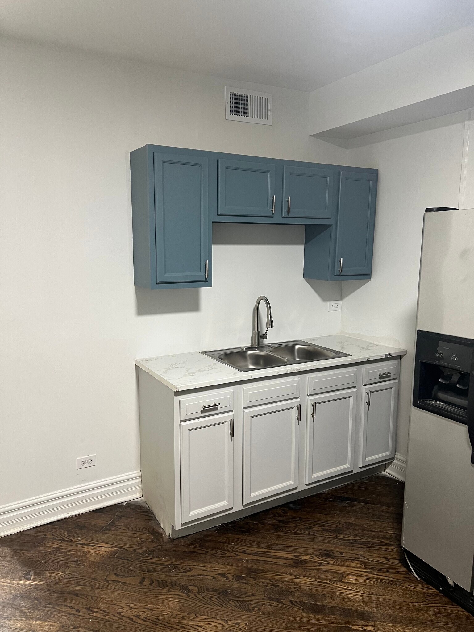 Kitchen - 4872 W Homer St