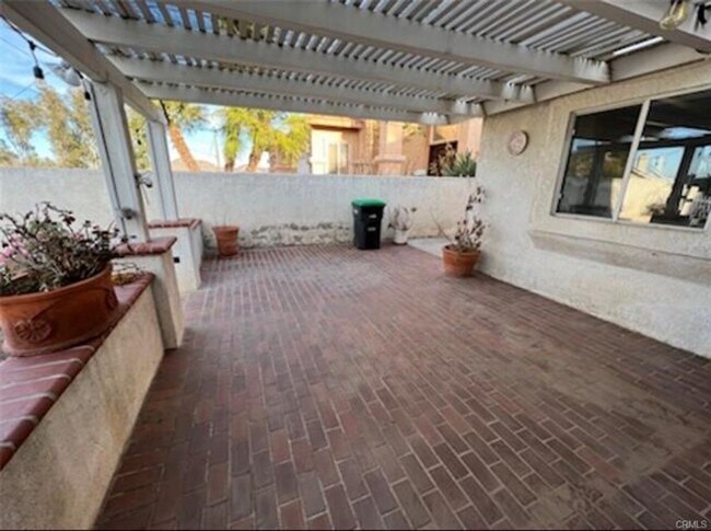 Building Photo - Beautiful single story Canyon Lake Home