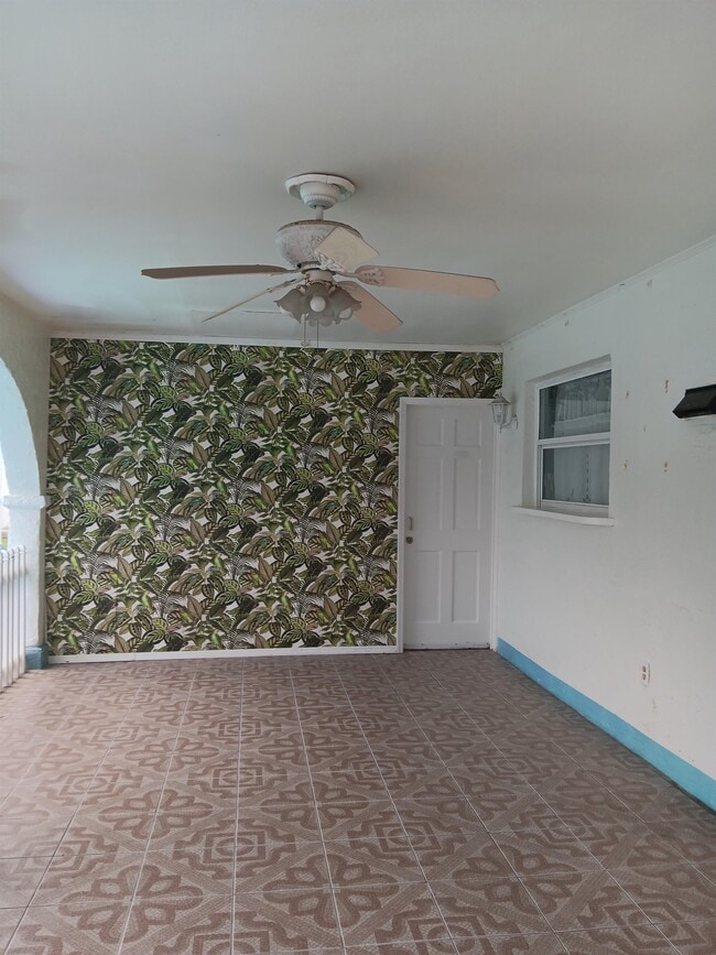 Building Photo - 2321 Irlo Dr