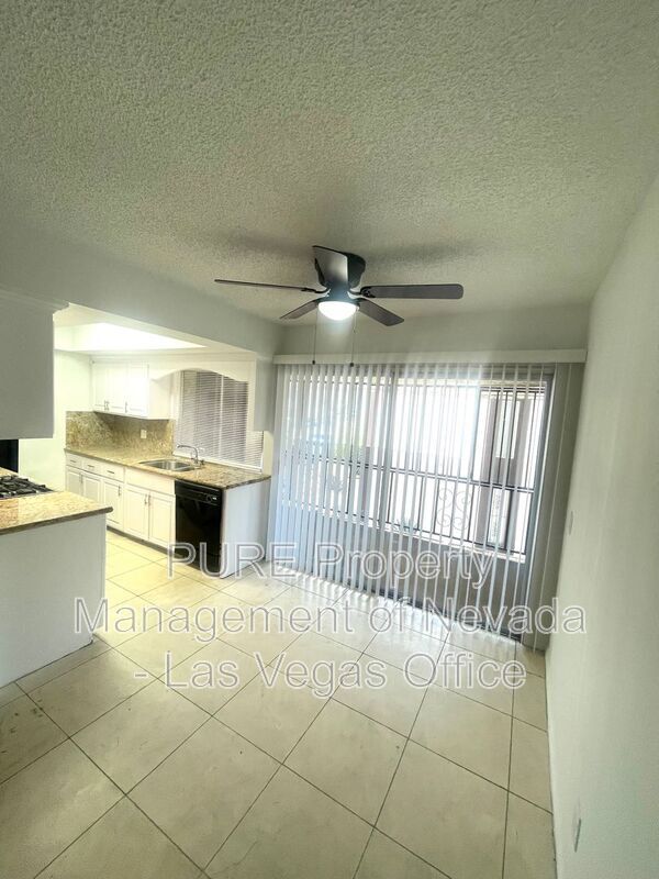 Building Photo - 1405 E Vegas Valley Dr