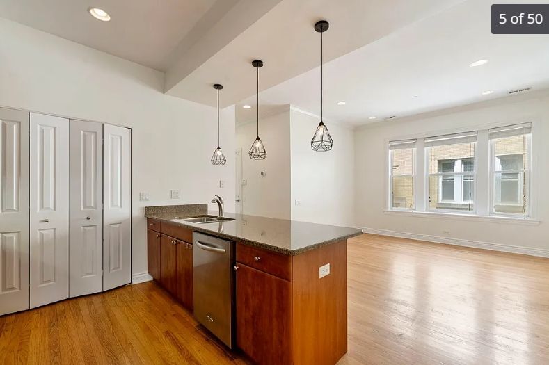 Building Photo - 2555 N Clark St