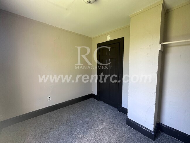 Building Photo - 17 Indiana-