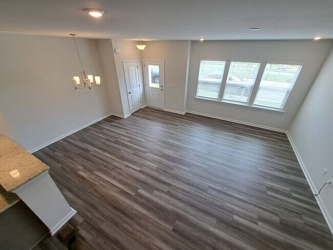 Building Photo - Charming 3 beds 2.5 baths in Fuquay Varina!