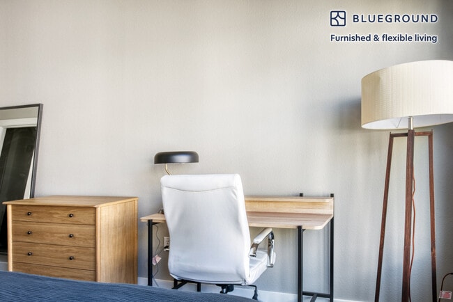 Building Photo - 1620 E Riverside Dr