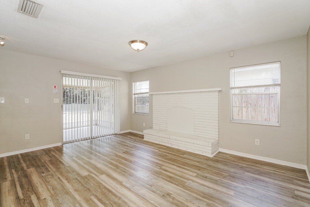 Building Photo - 989 E Normandy Blvd