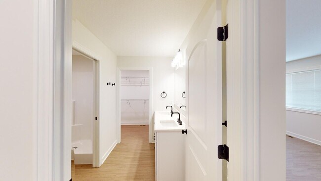 Building Photo - 3 Bedroom End Unit