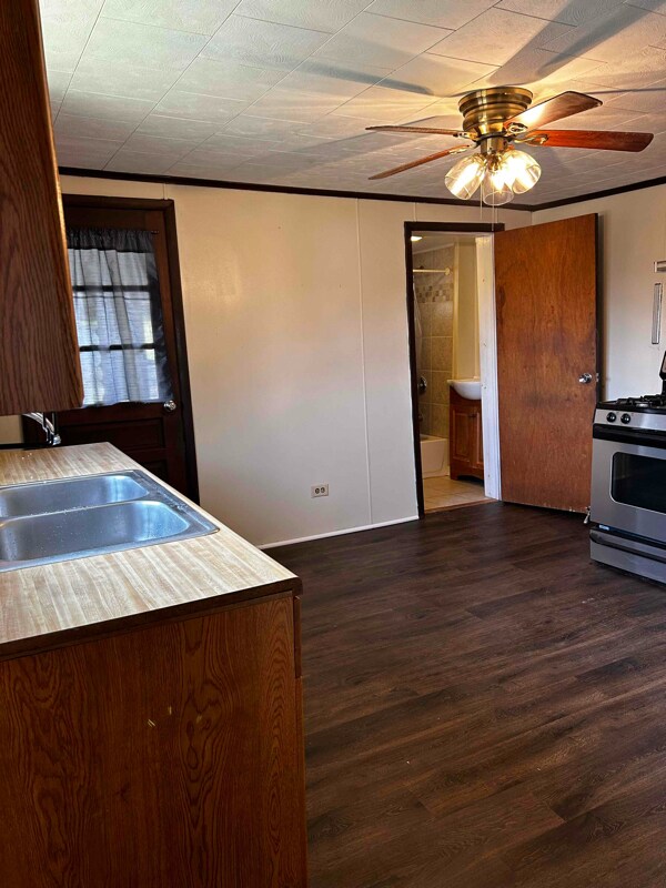 Building Photo - 383 Carver St