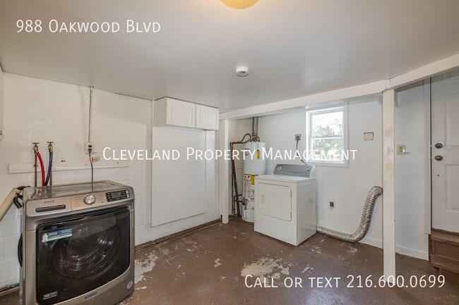 Building Photo - 988 Oakwood Blvd