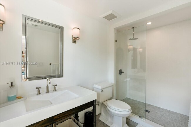 Building Photo - 270 Island Dr