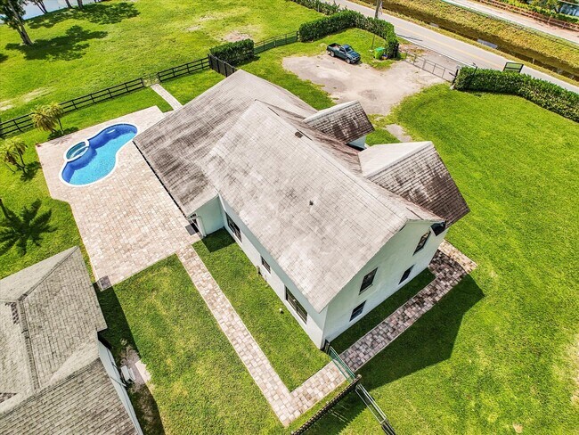 Building Photo - 1350 C Rd